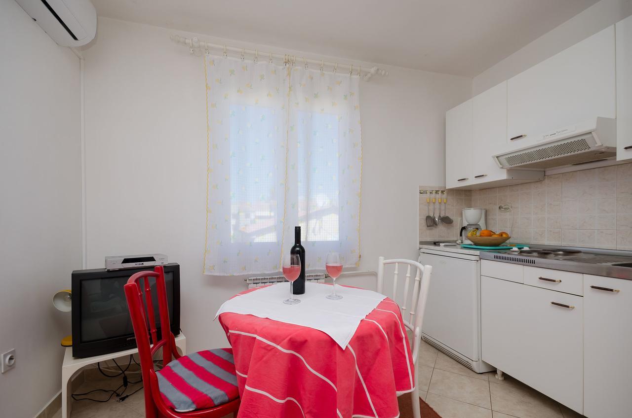Apartments Milan Poreč Exteriör bild